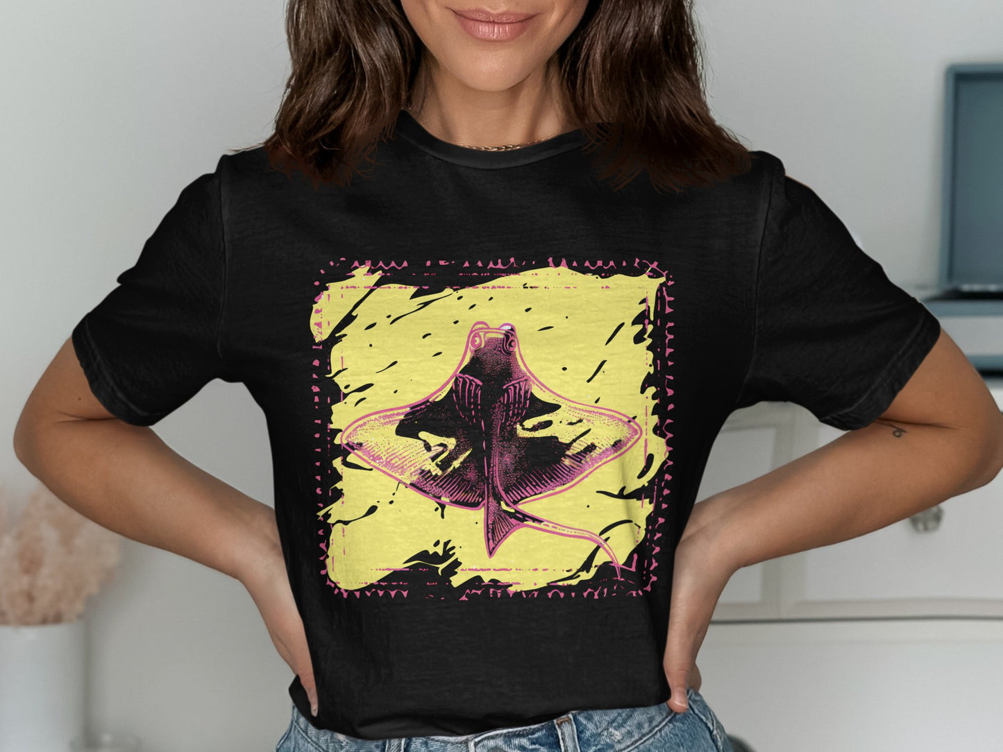 Vintage Style Manta Ray Graphic Print T-shirt product