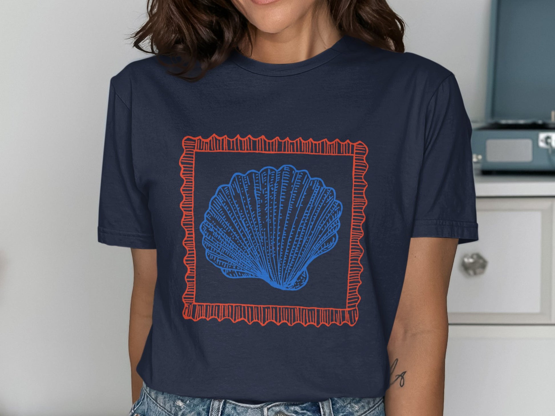 Stylish T-Shirt with Blue Shell Design Casual product type