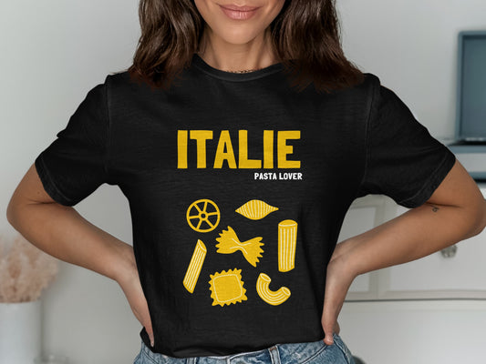 Black t-shirt with "ITALIE PASTA LOVER" and illustrations of pasta.