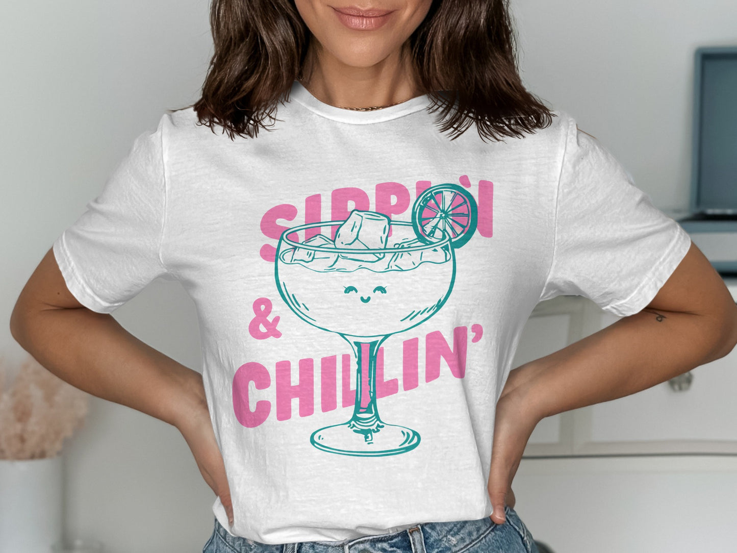 White t-shirt with "SIPPIN' & CHILLIN'" and a cocktail graphic.