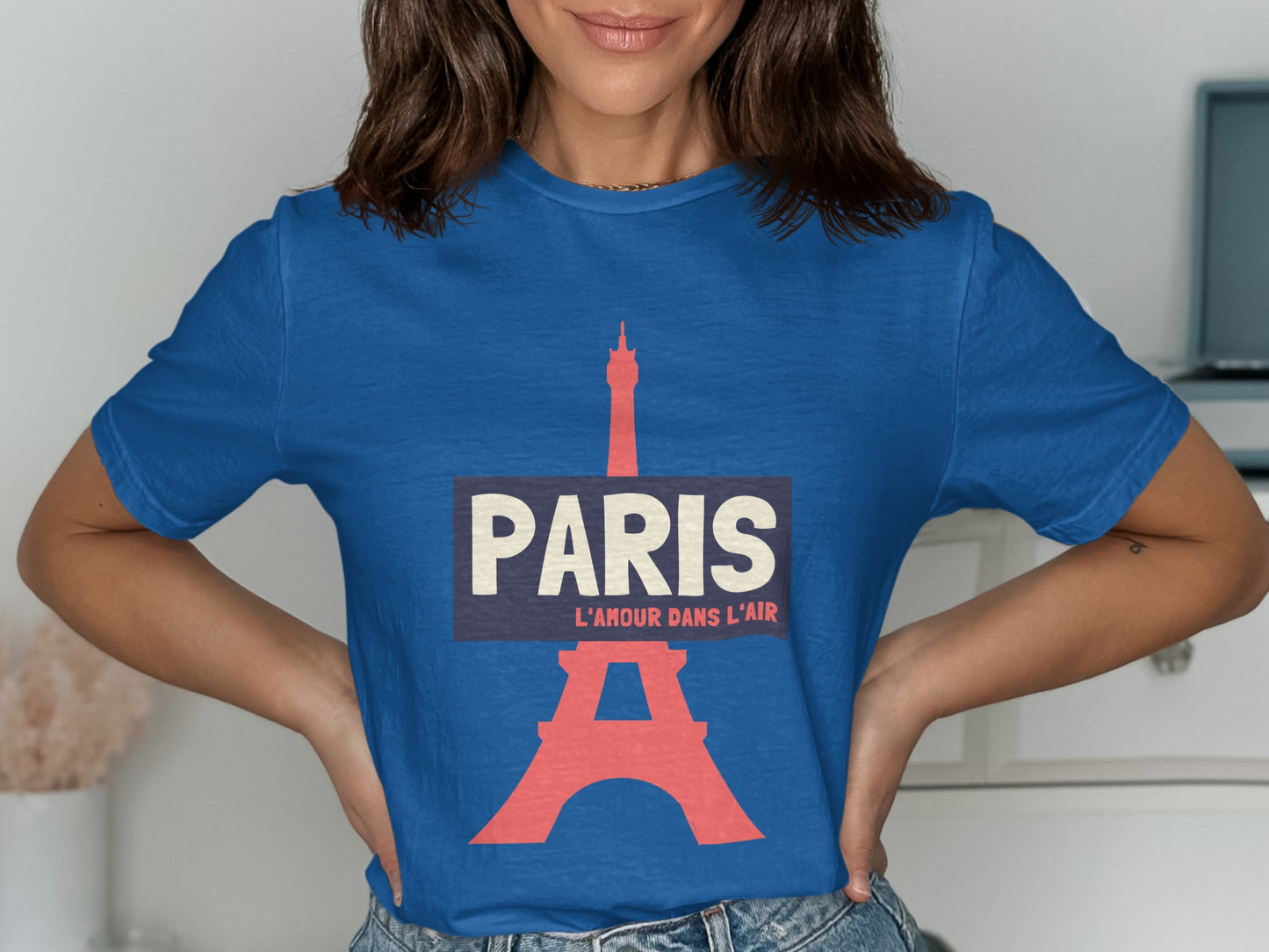 Blue t-shirt with "PARIS L'AMOUR DANS L'AIR" and Eiffel Tower graphic.