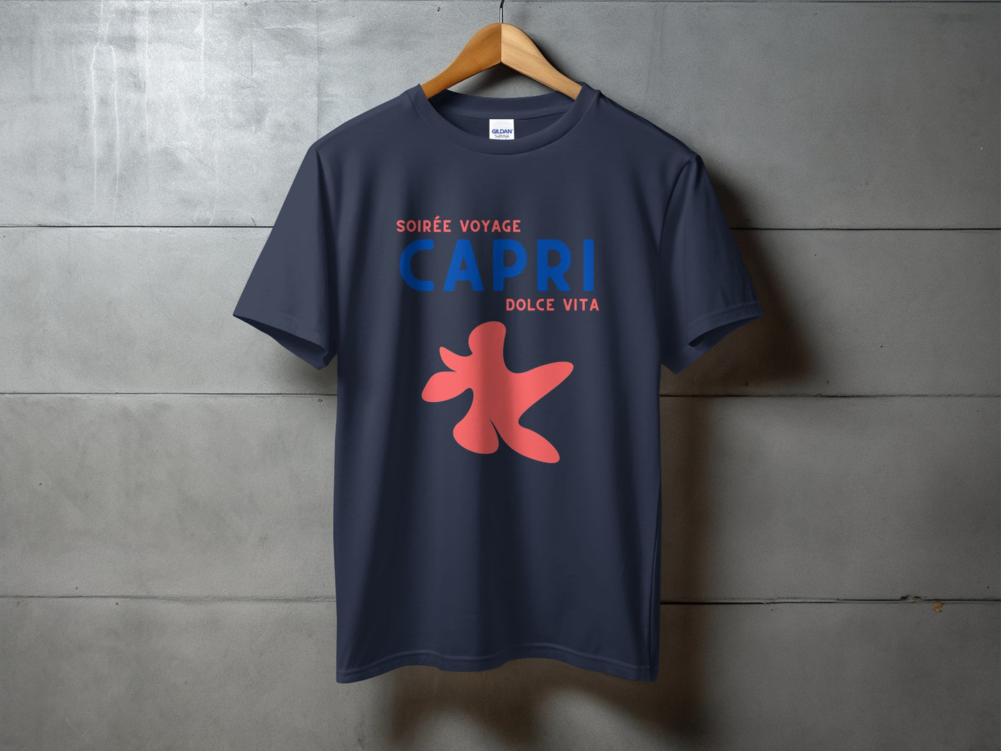 Navy t-shirt with "Soirée Voyage Capri Dolce Vita" text and coral abstract shape.