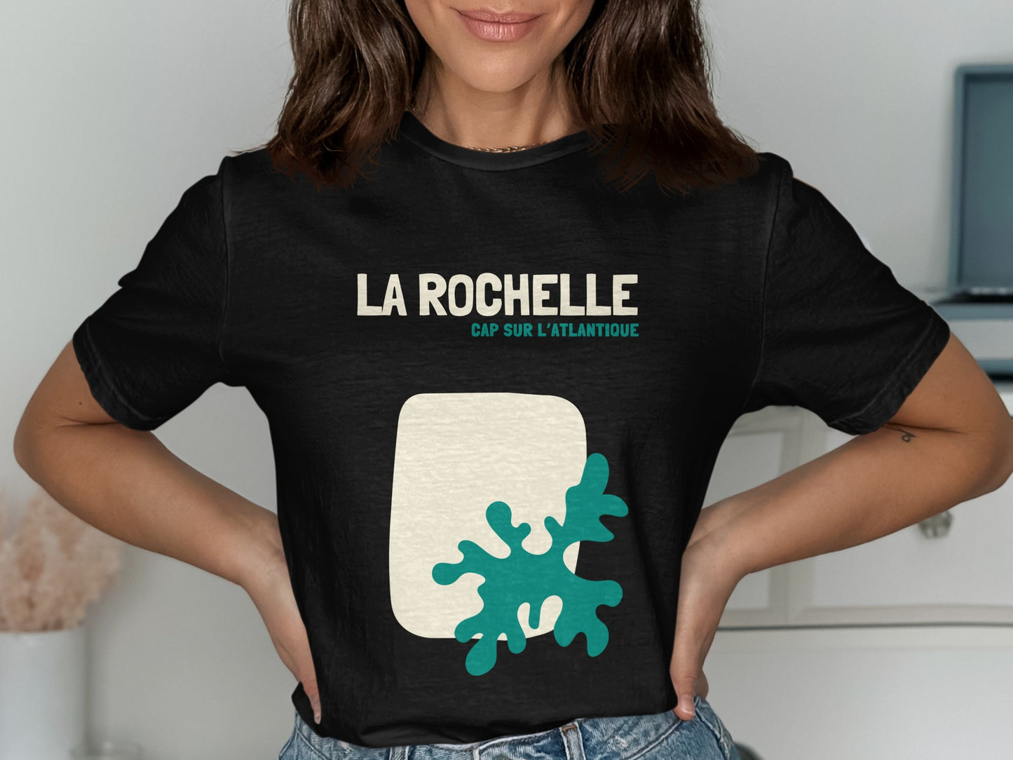 Black t-shirt with "LA ROCHELLE CAP SUR L'ATLANTIQUE" and a teal abstract design.