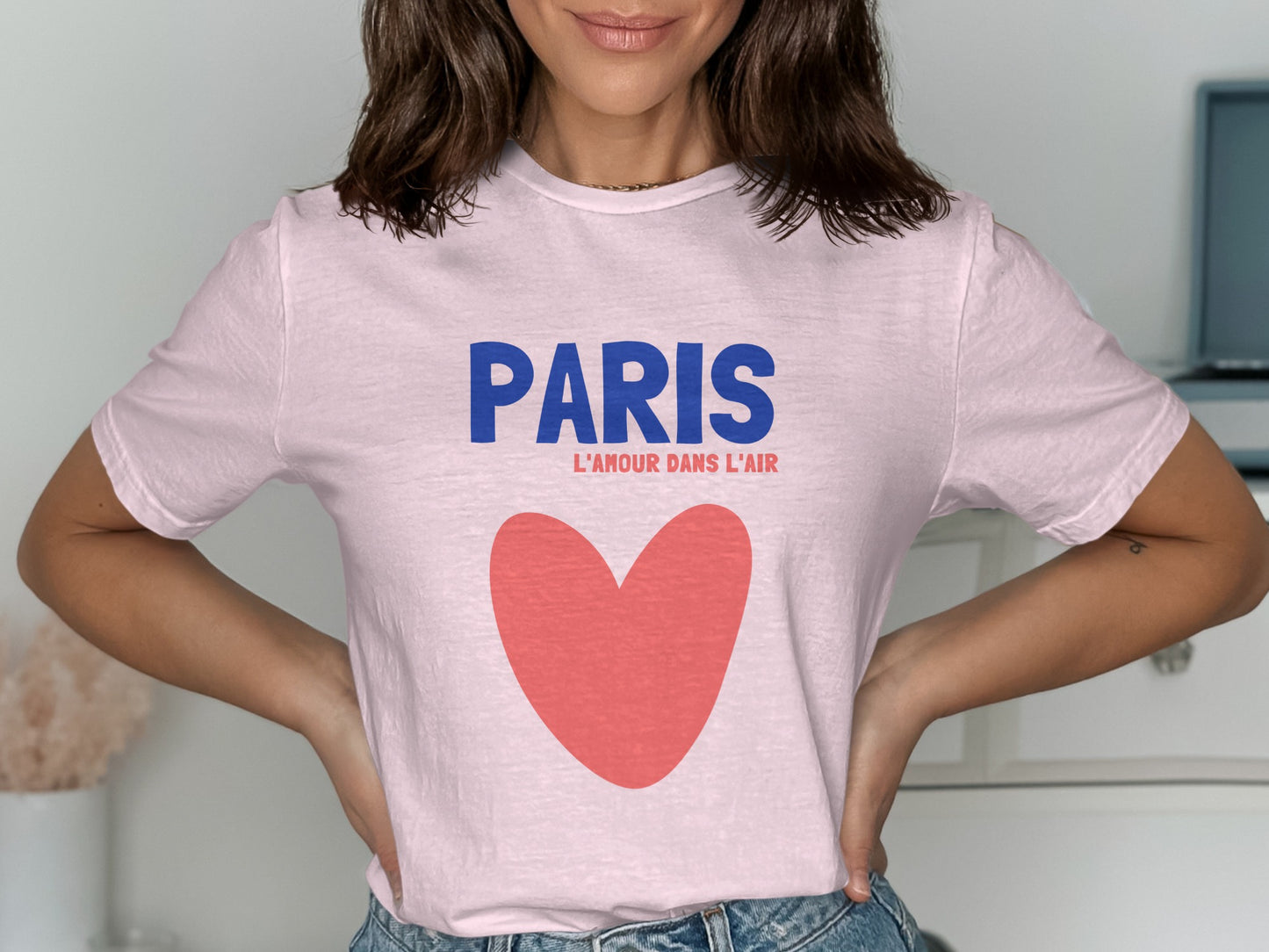 Light pink t-shirt with "PARIS L'AMOUR DANS L'AIR" and a red heart graphic.