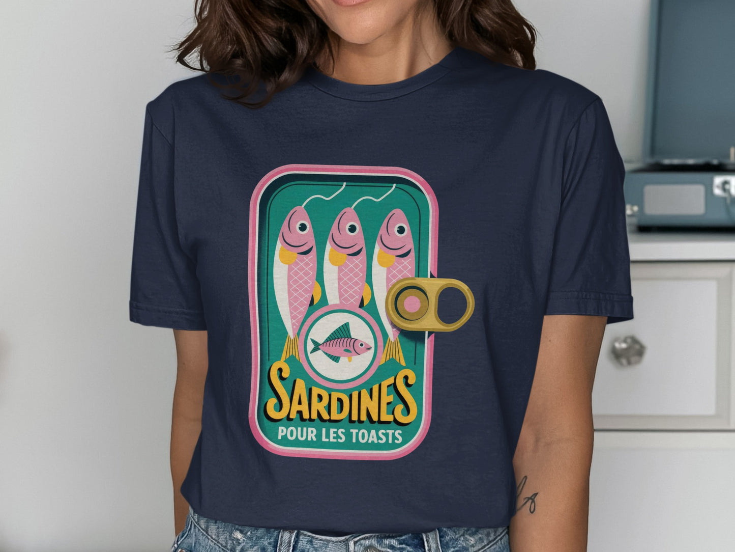 Navy t-shirt with a vintage cartoon sardine can graphic reading "Sardines Pour Les Toasts".