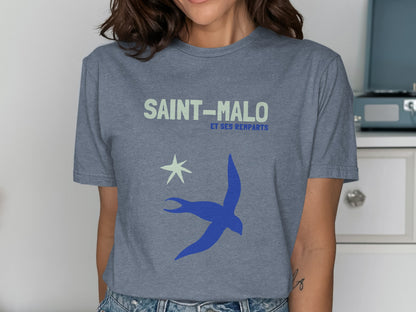 Grey t-shirt with "SAINT-MALO ET SES REMPARTS" and a blue bird design.