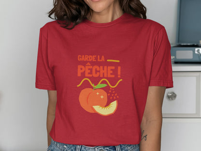 Red t-shirt with "GARDE LA PÊCHE!" text and peach illustration.