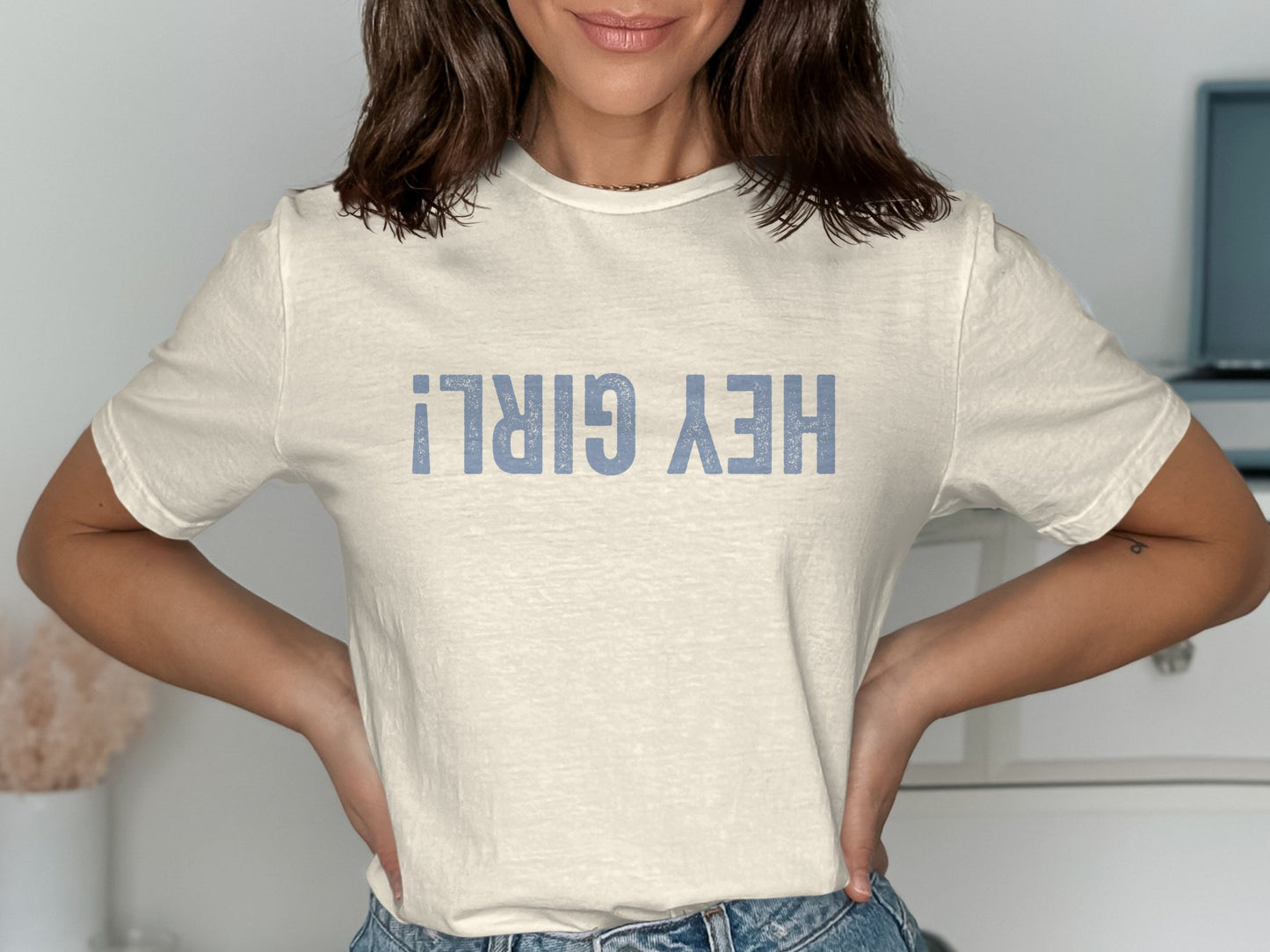 Hey Girl Graphic Tee for a Playful Casual Product Type