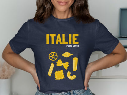 Navy t-shirt with "Italie Pasta Lover" and illustrations of pasta shapes.