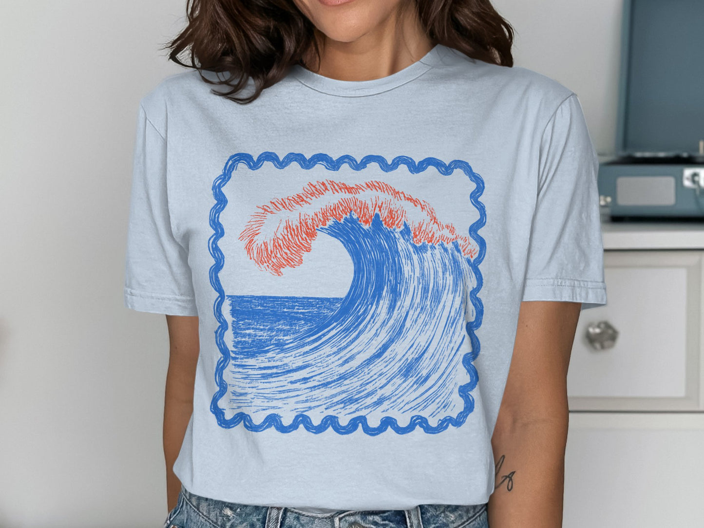 Stylish Wave Design Graphic T-Shirt Casual product type