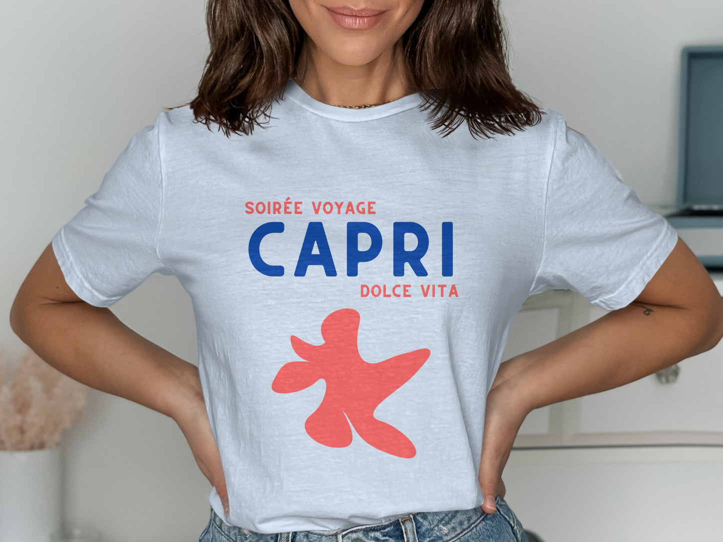 White t-shirt with "Soirée Voyage Capri Dolce Vita" and red abstract shape.