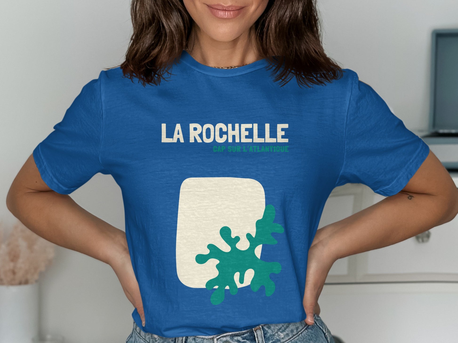 Blue t-shirt with "LA ROCHELLE CAP SUR L'ATLANTIQUE" text and abstract graphic.