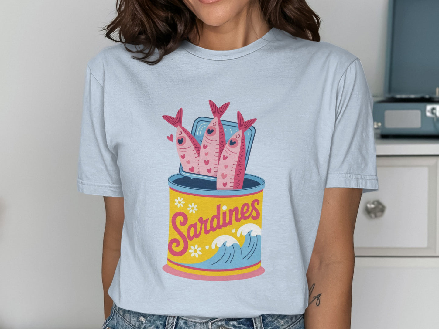 Cartoon sardines in an open can with waves and flowers.