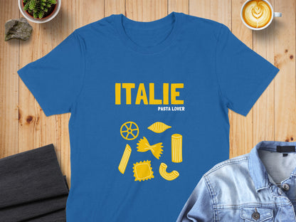 Blue t-shirt with yellow "Italie Pasta Lover" text and pasta graphics.