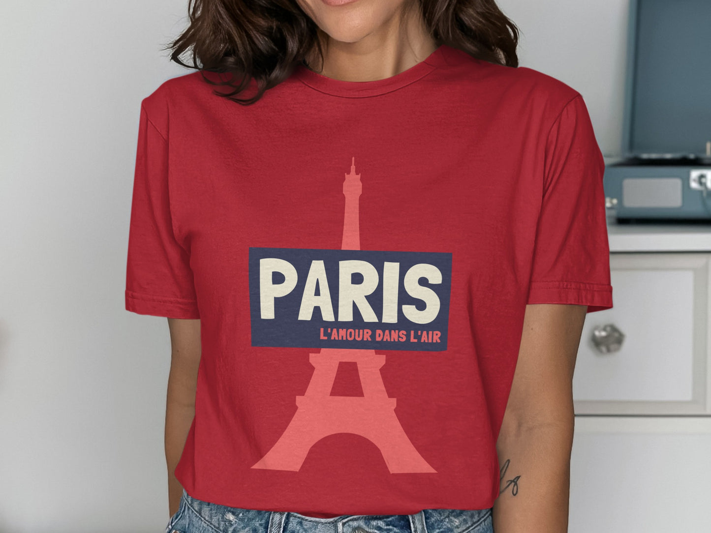 Red t-shirt with "PARIS L'AMOUR DANS L'AIR" and Eiffel Tower graphic.