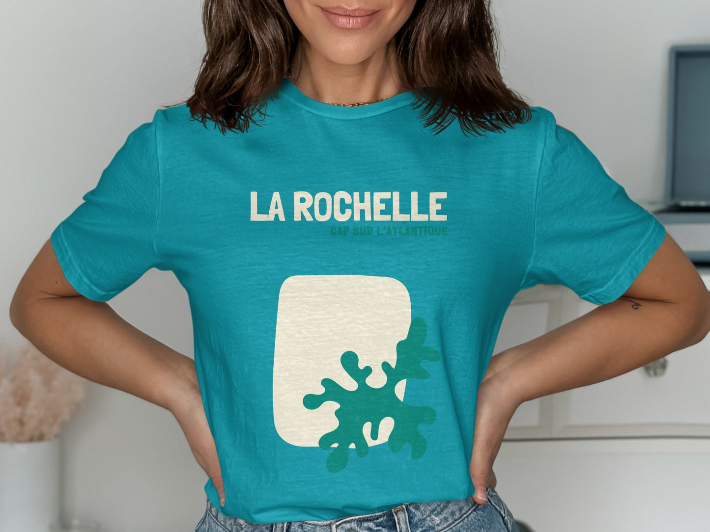 Teal t-shirt with "LA ROCHELLE CAP SUR L'ATLANTIQUE" and a white shape with green splat.