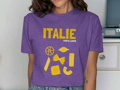 Purple t-shirt with "ITALIE" and "PASTA LOVER" text, featuring pasta shapes.