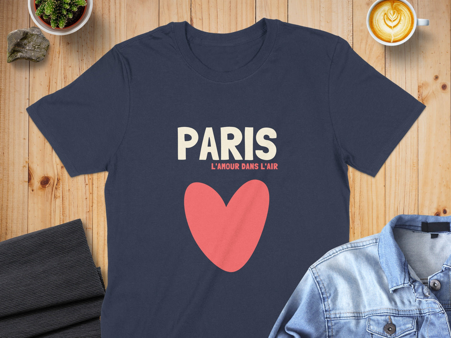 Navy t-shirt with "PARIS L'AMOUR DANS L'AIR" and a large red heart.