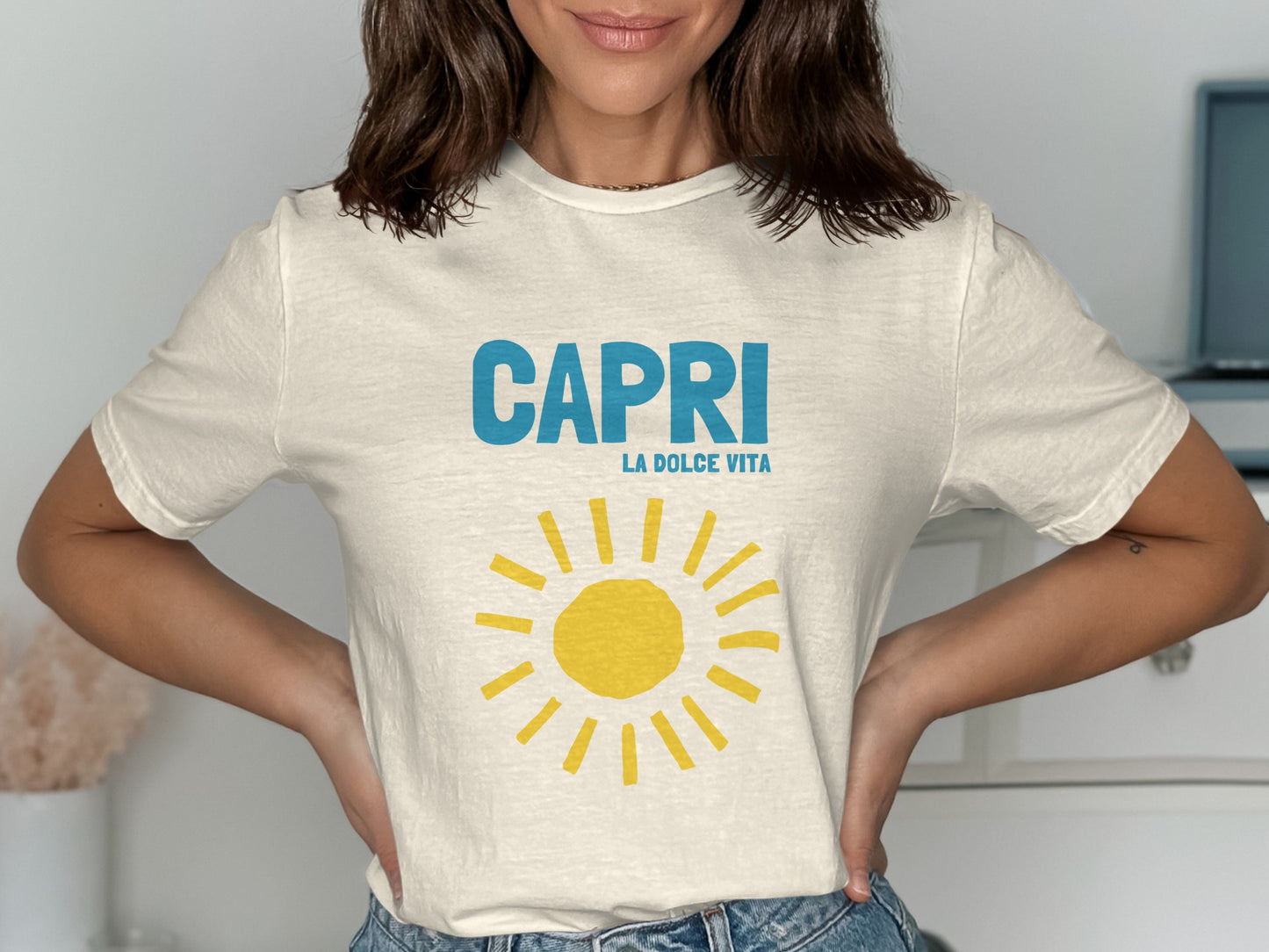 Cream t-shirt with "CAPRI LA DOLCE VITA" and a yellow sun graphic.