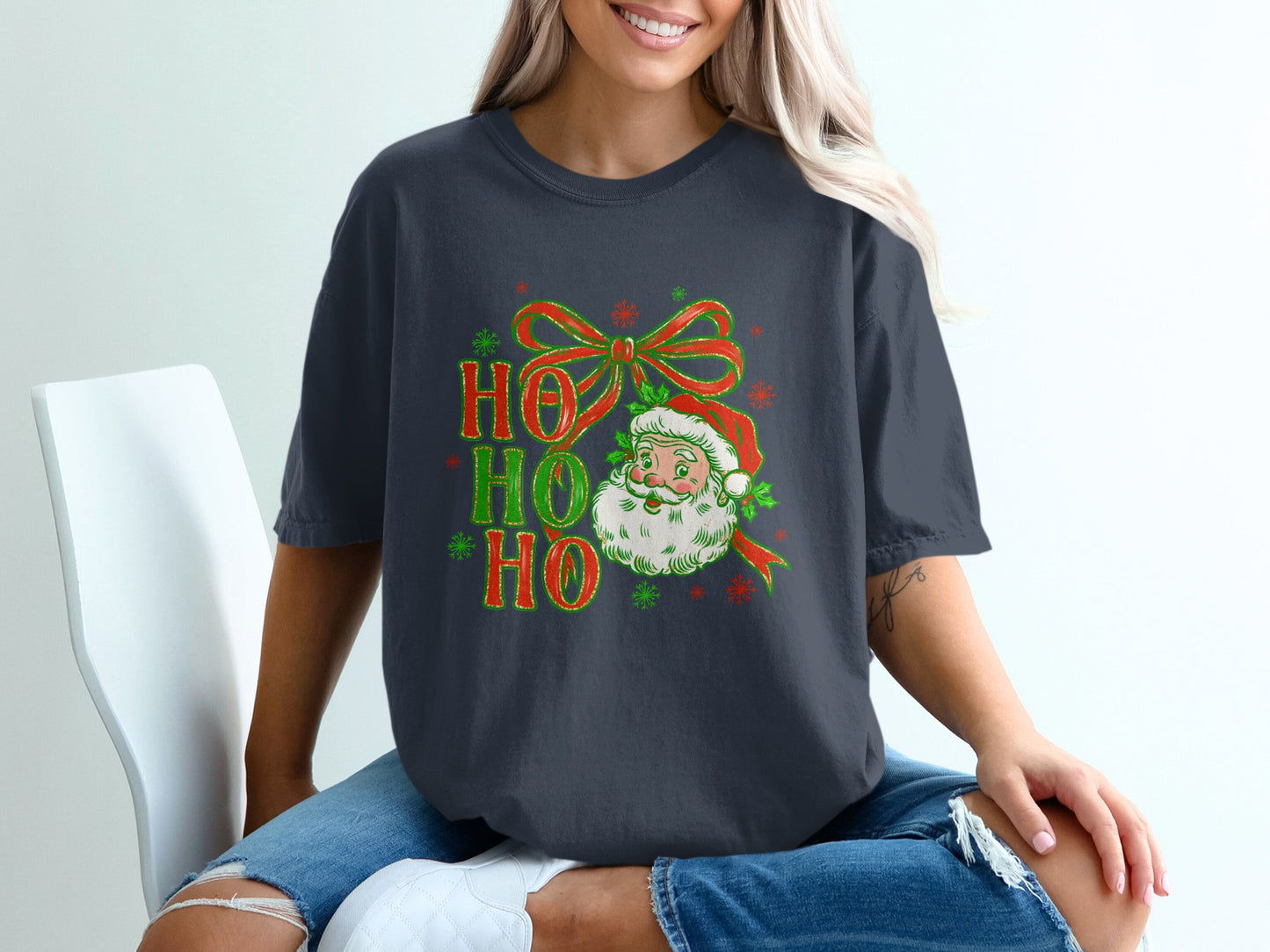 Festive Graphic Tee Vintage Santa Claus Holiday T-Shirt