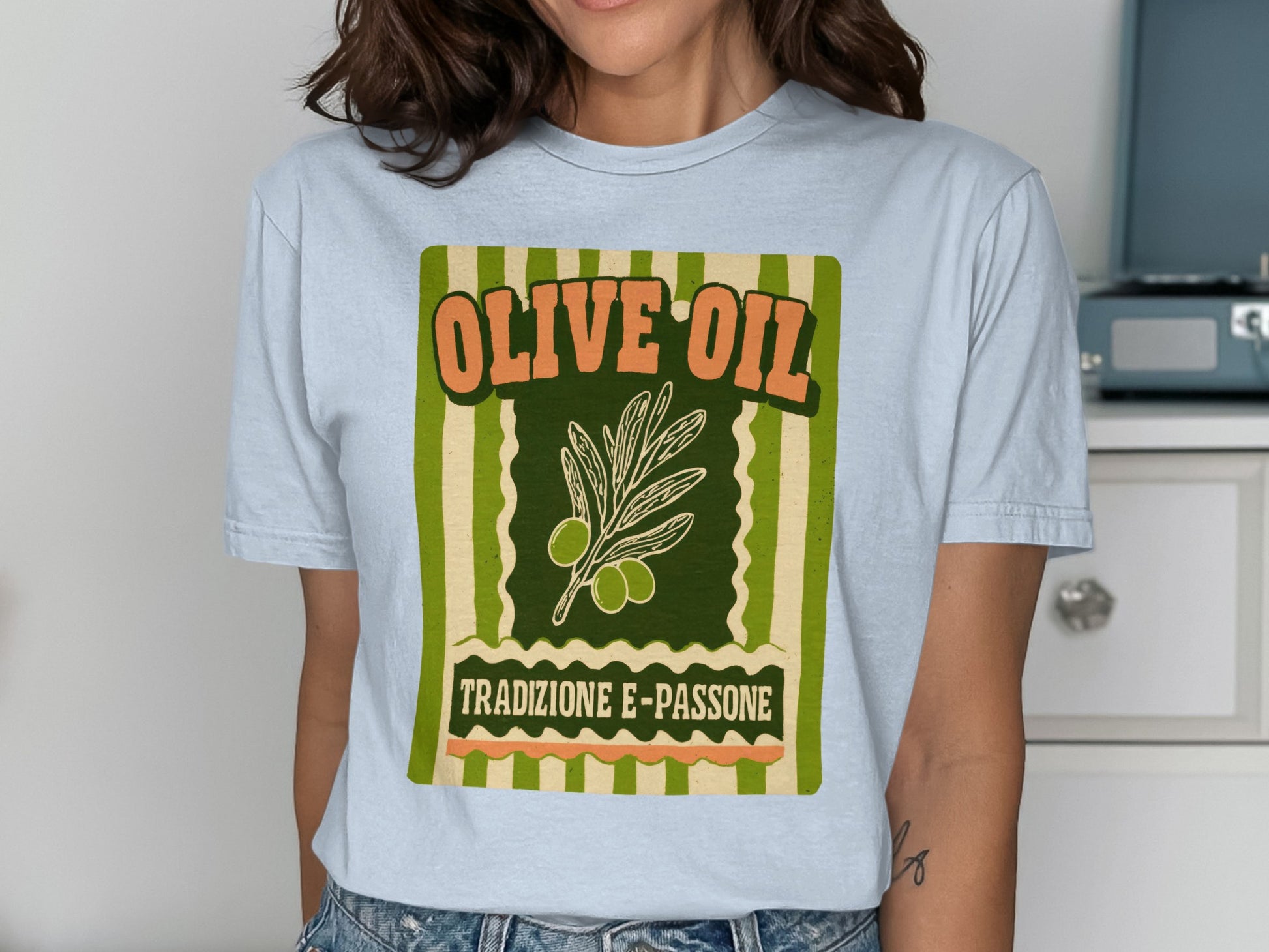 T-shirt with "OLIVE OIL TRADIZIONE E-PASSSIONE" text and olive branch graphic.