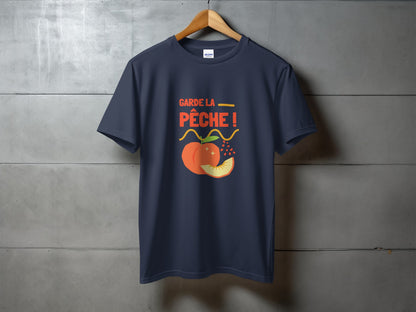 Navy t-shirt with "Garde la pêche!" and peach graphic.