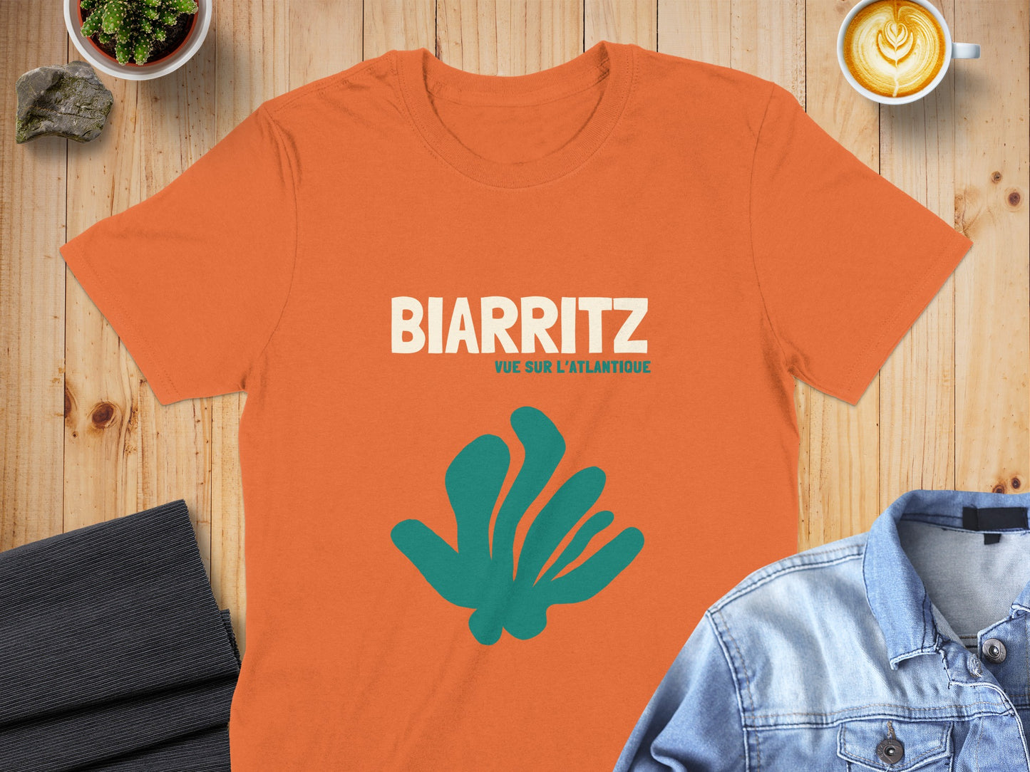 Orange t-shirt with "BIARRITZ VUE SUR L'ATLANTIQUE" and teal abstract shape.