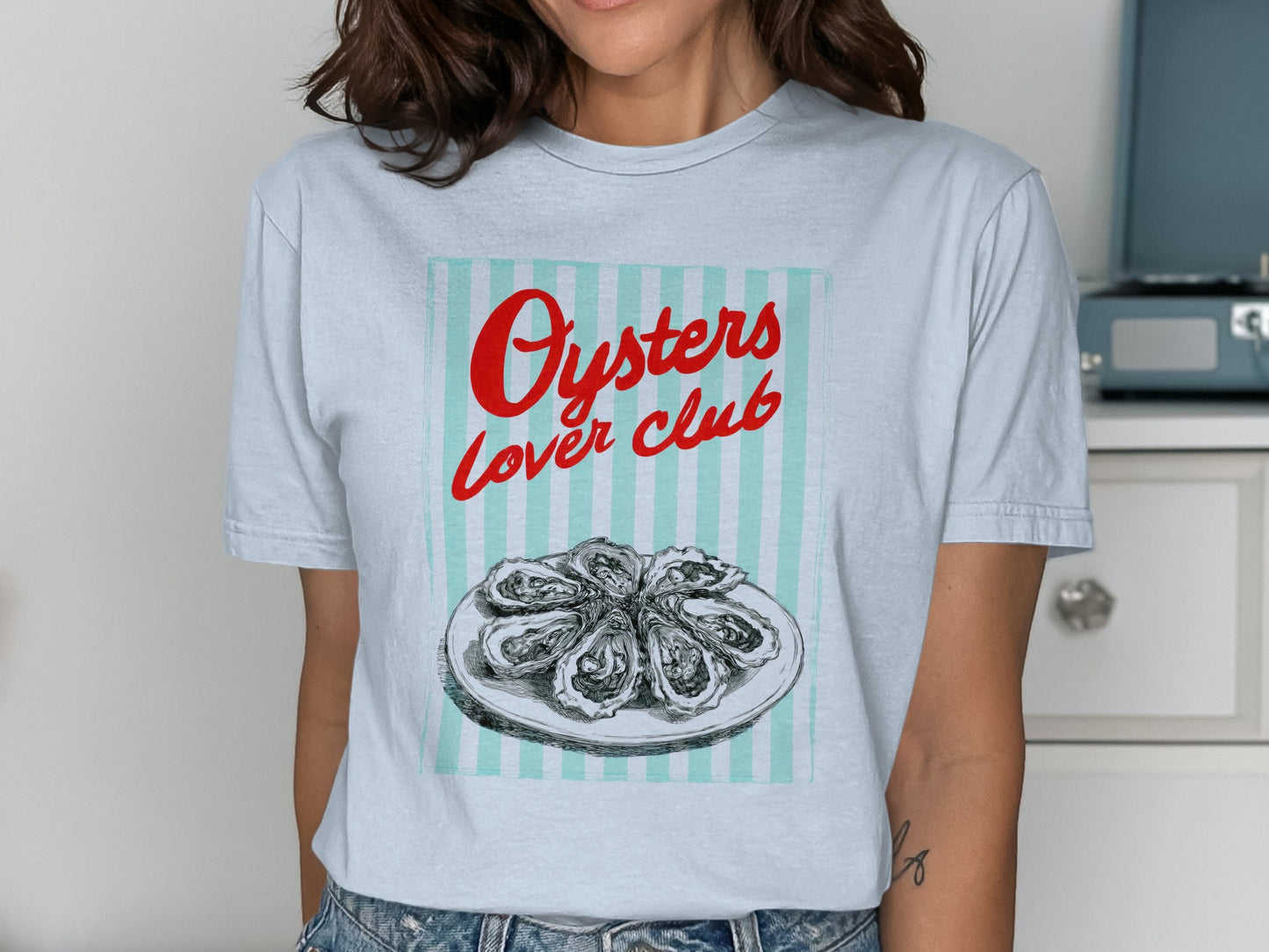 Light blue t-shirt with "Oysters Lover Club" text and a plate of oysters.